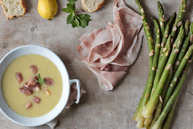 Soupe d'Asperges Citronnée aux Lardons