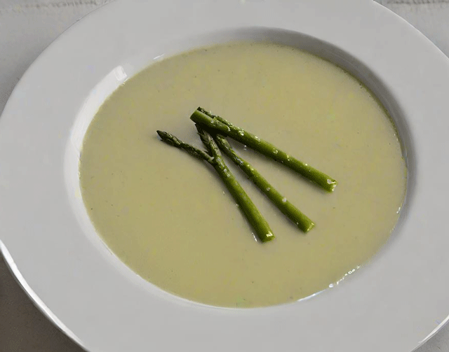 Soupe aux Asperges et à l'Aneth